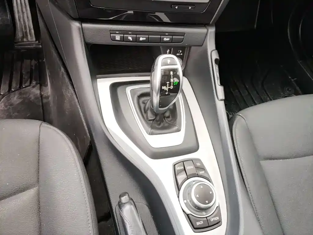 BMW X1 2014 sDrive18i Leading Edition фото 14