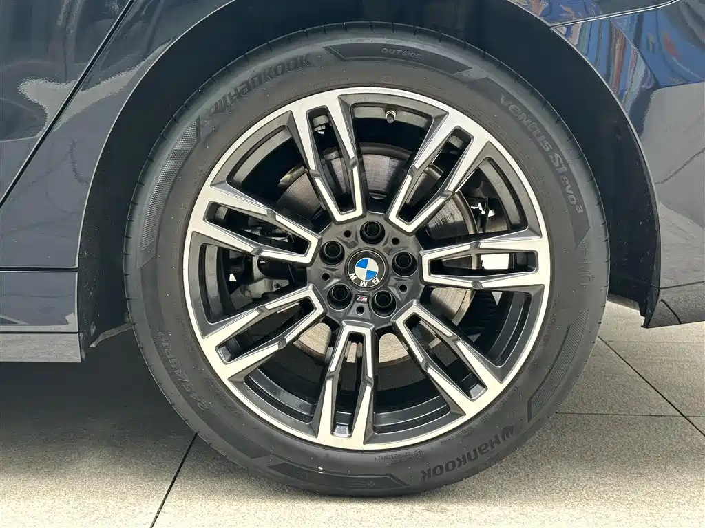 BMW 5 Series 2024 525Li M Sport Package фото 34