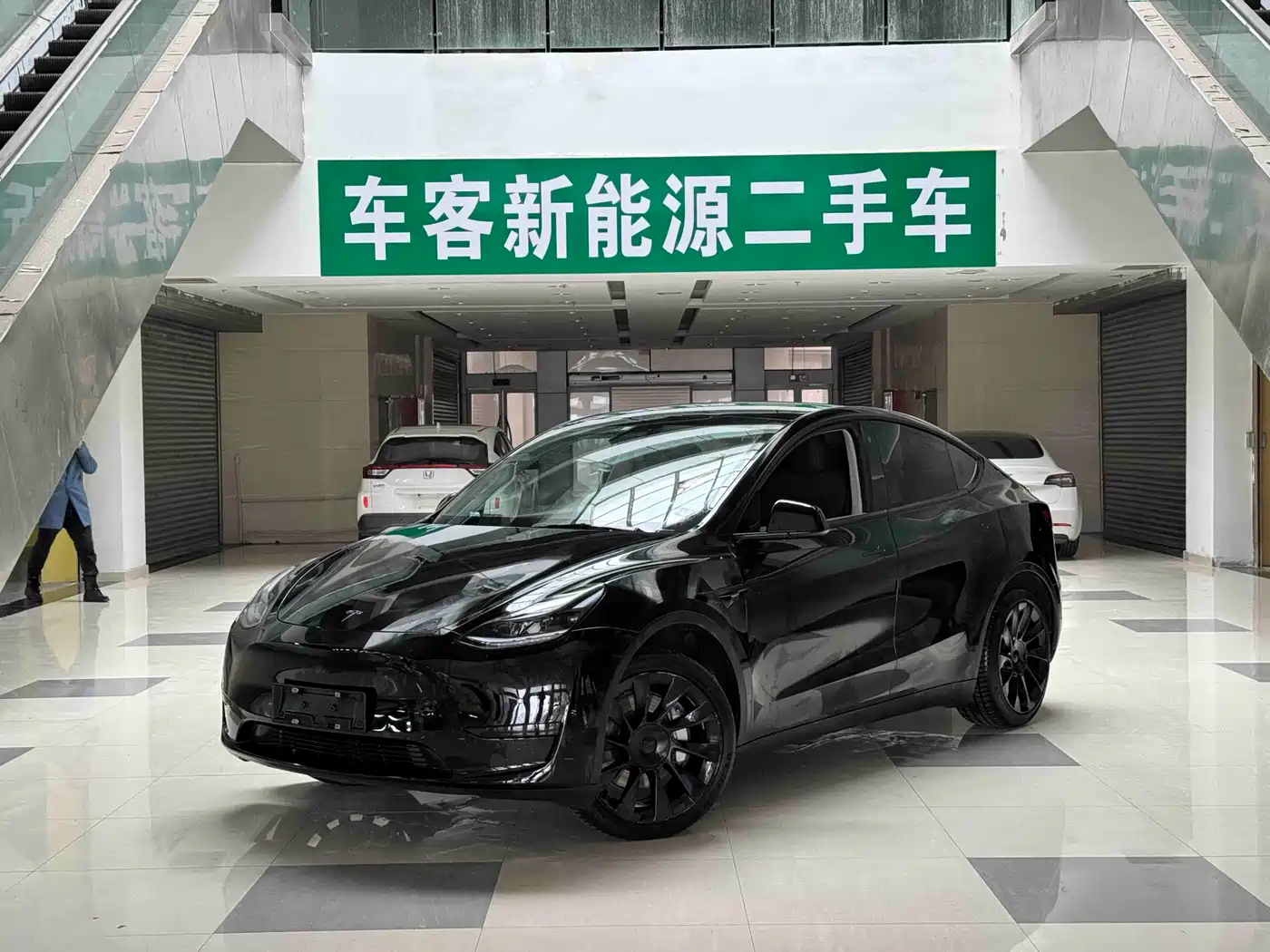 TESLA MODEL Y