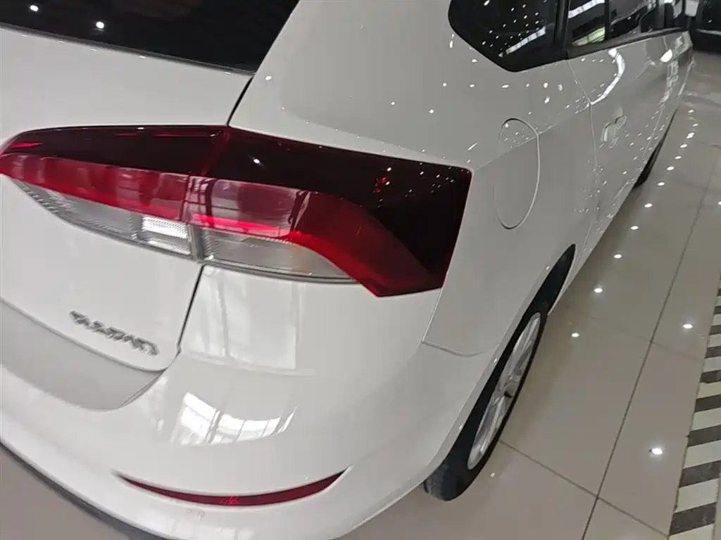 Škoda Skoda Rapid Spaceback 2020 1.5L Auto Standard фото 8