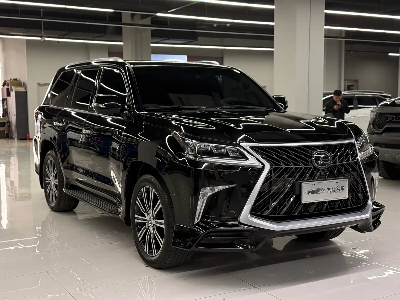Lexus LX 2017 570 Prestige Luxury фото 3