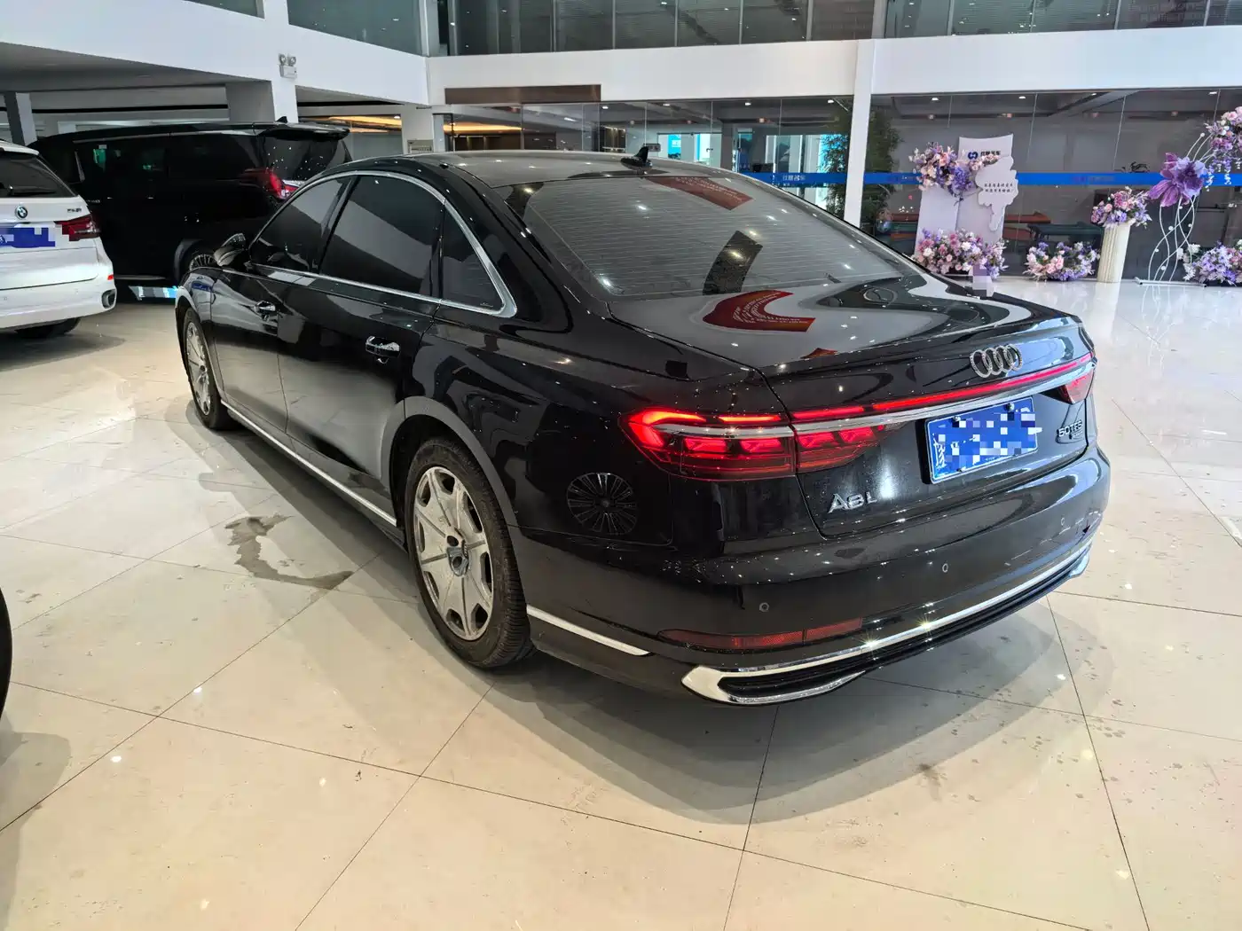 AUDI A8