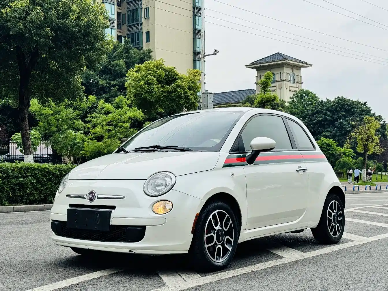 Фото 1 - Fiat 500