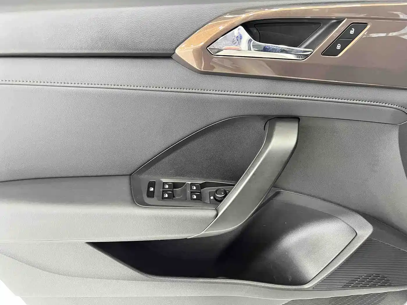 Volkswagen Tharu 2022 280TSI FWD Luxury Edition фото 8