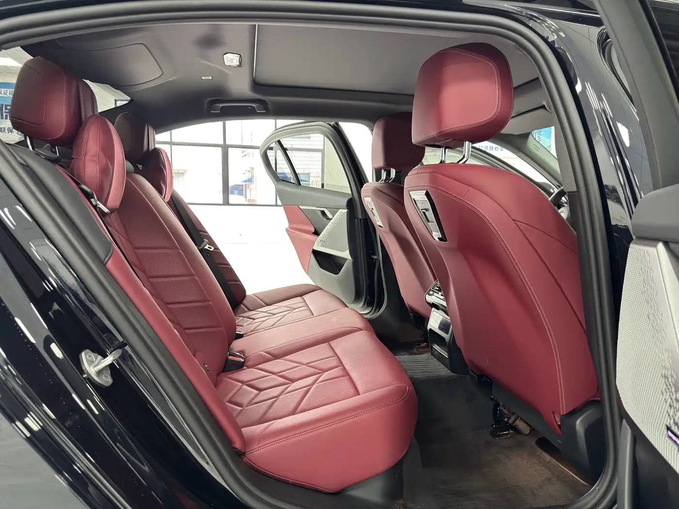 BMW 5 Series 2024 525Li M Sport Package фото 10