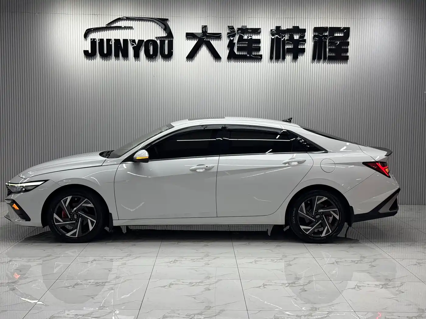 Hyundai Elantra 2023 1.5L CVT GLX Elite Edition фото 8