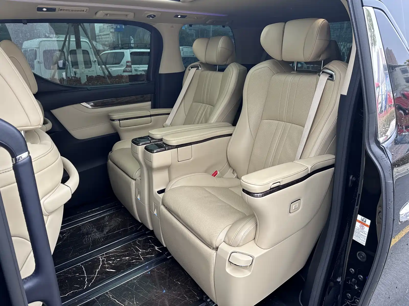 Фото 16 - Toyota Vellfire