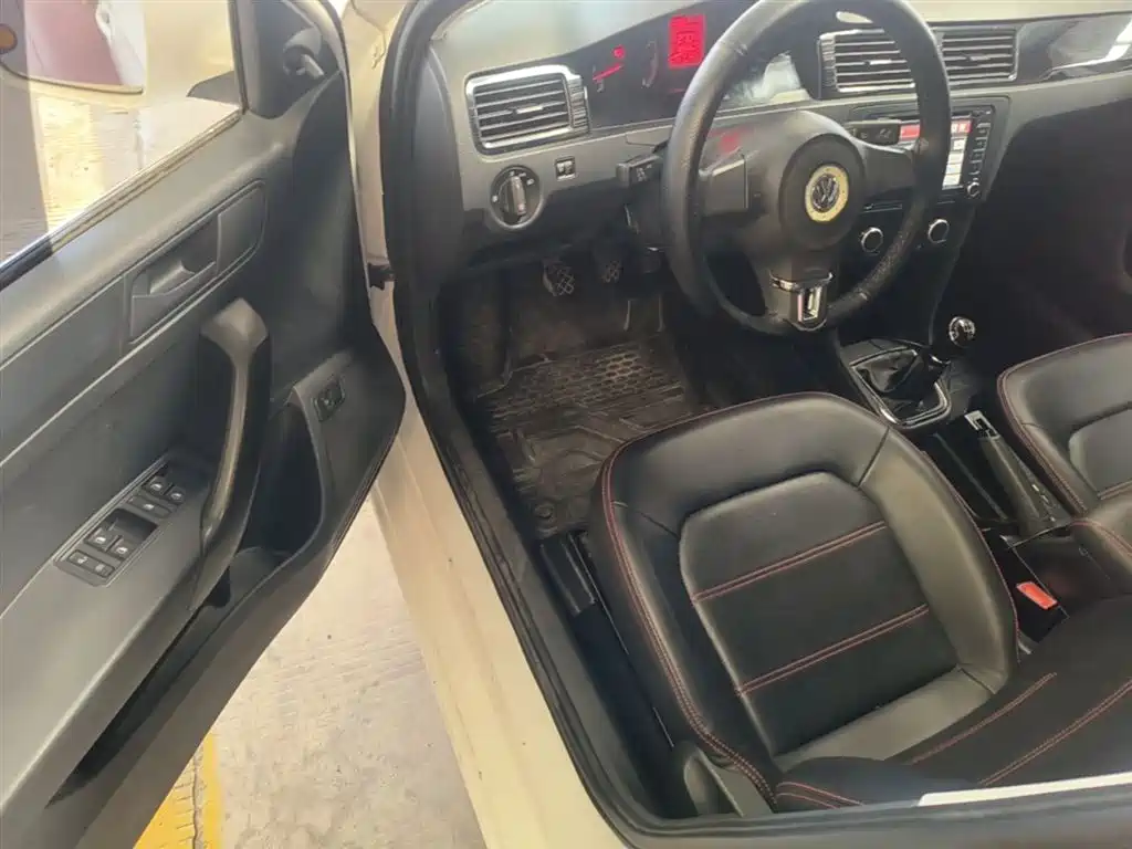 Volkswagen Santana 2015 1.4L Manual Trend Edition фото 16