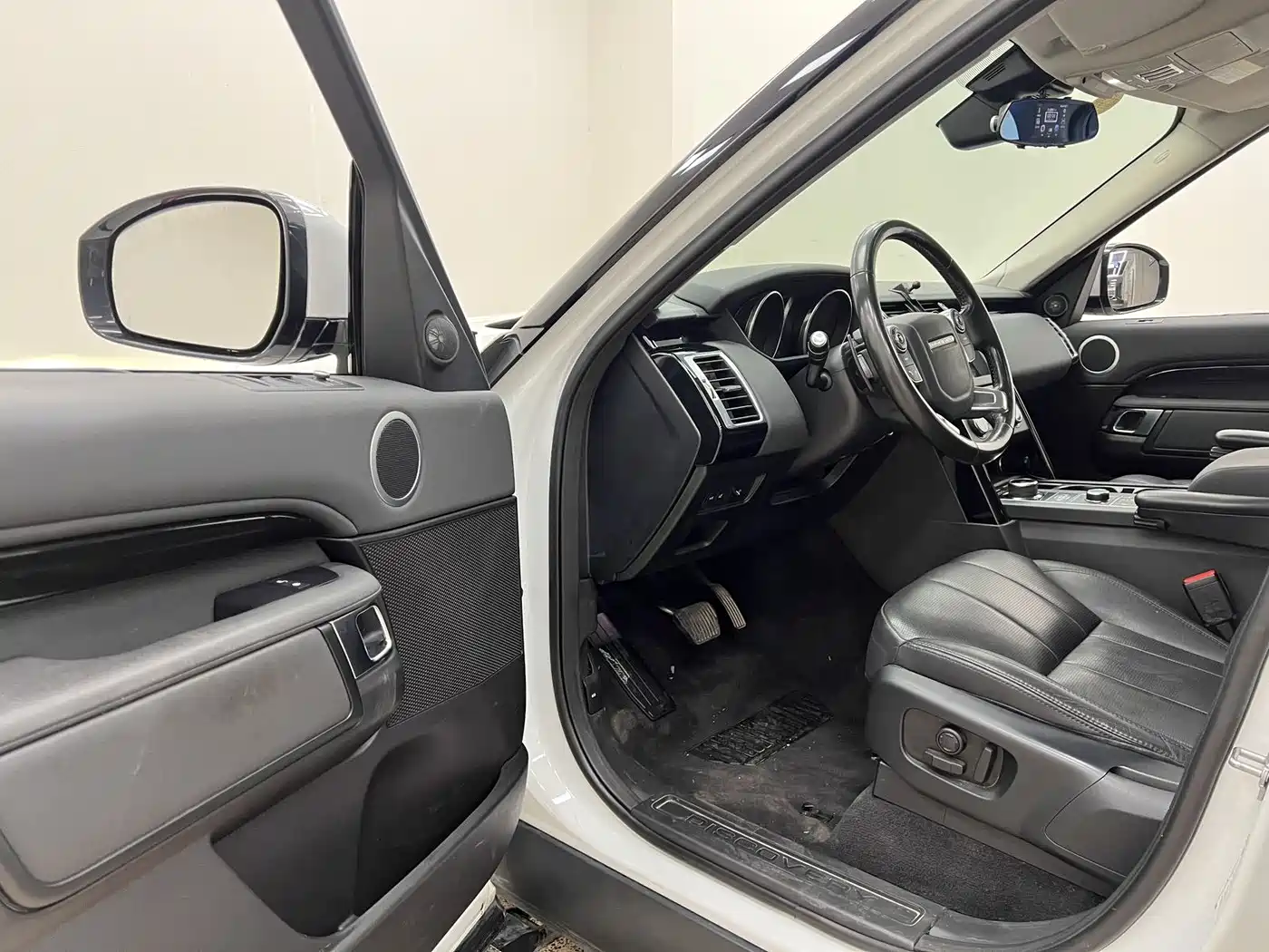 Land Rover Discovery 2017 3.0 SC V6 HSE фото 12