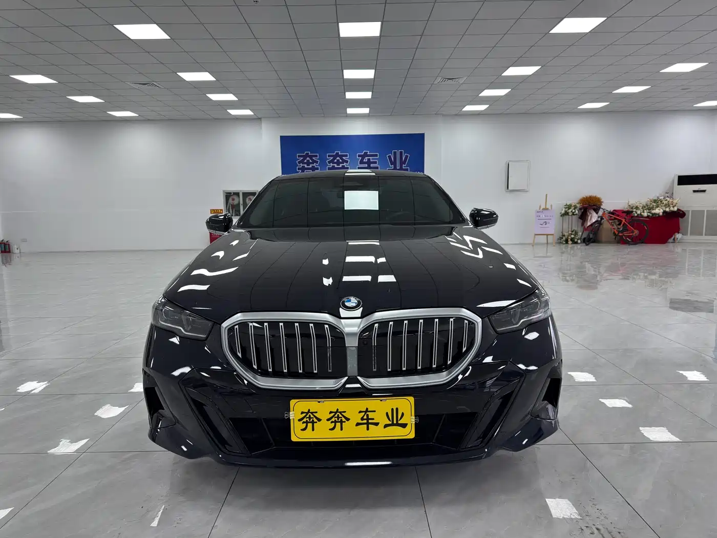 BMW 5 Series 2024 525Li M Sport Package фото 2