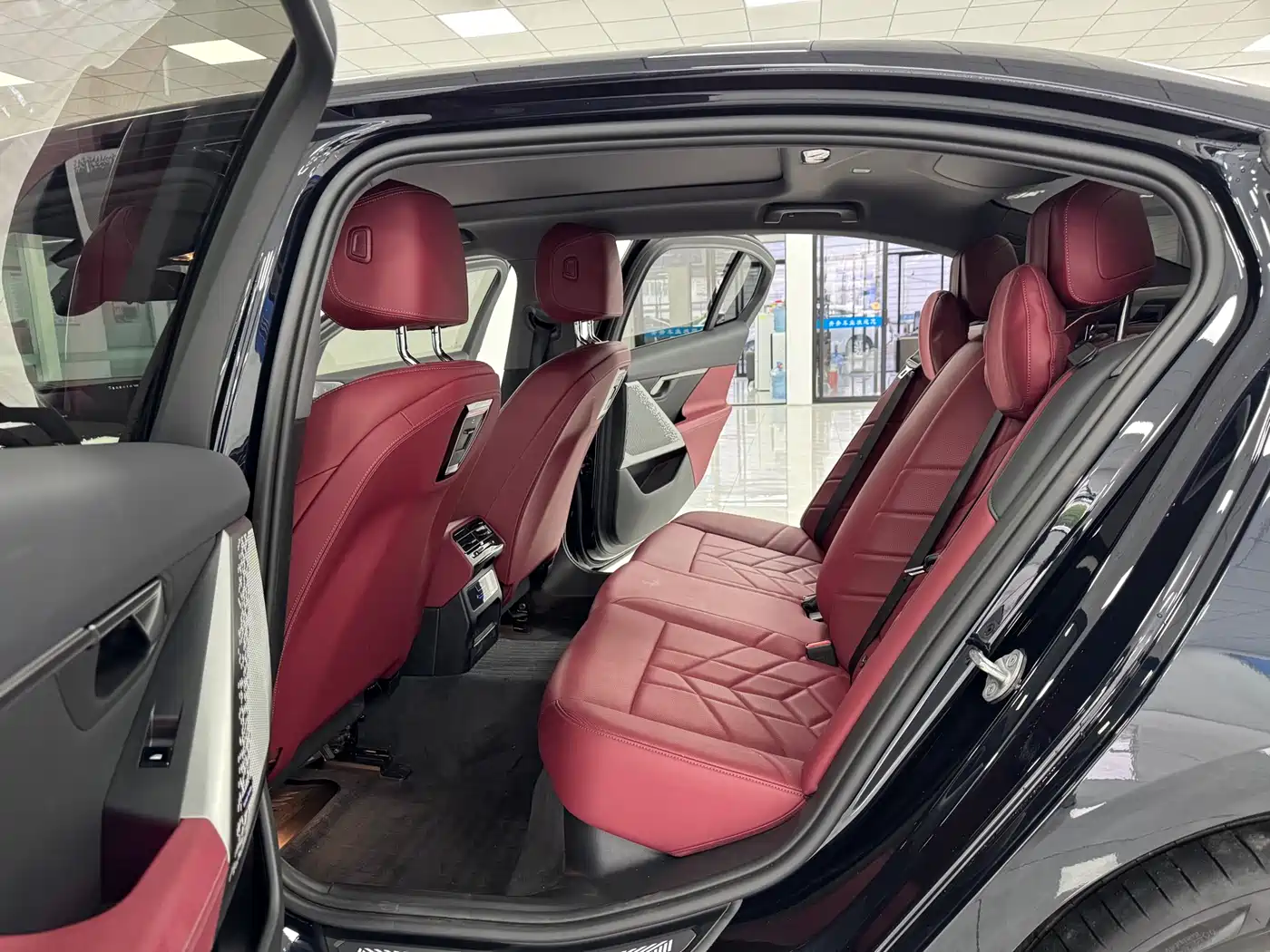 BMW 5 Series 2024 525Li M Sport Package фото 9