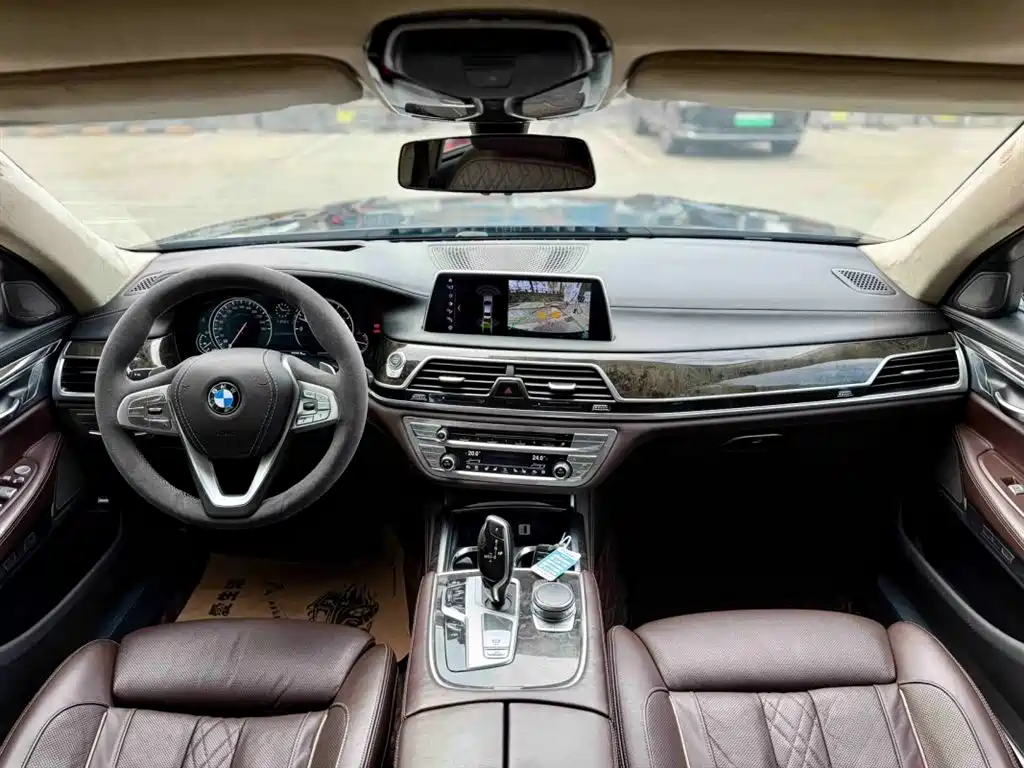 BMW 7 SERIES