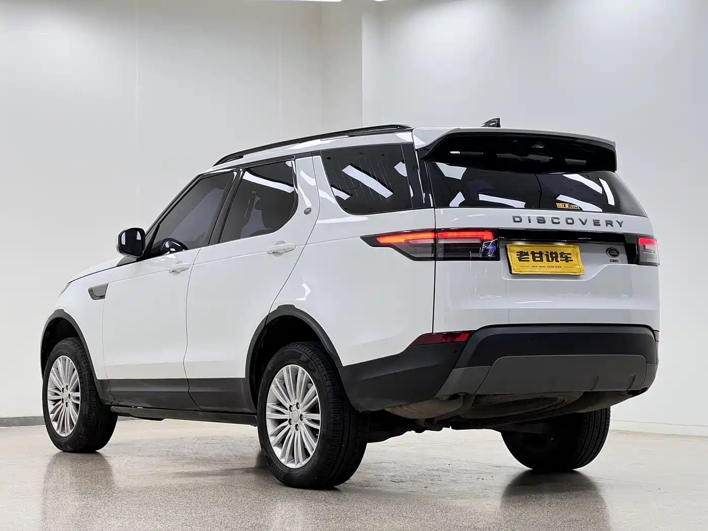 Land Rover Discovery 2017 3.0 SC V6 HSE фото 5