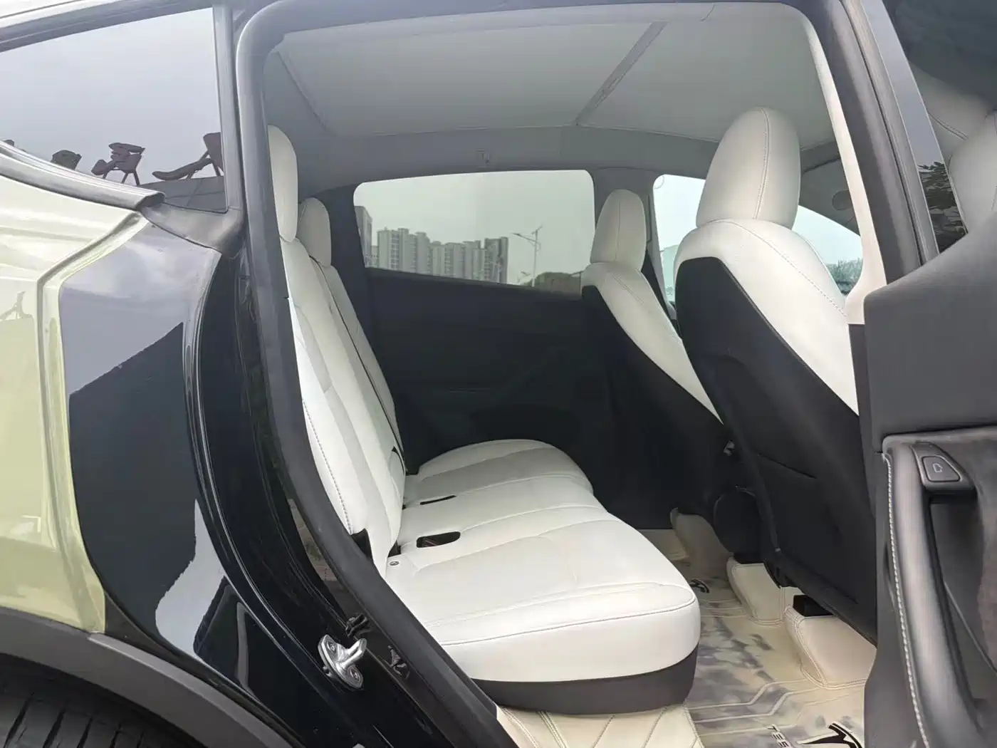 Фото 14 - Tesla Model Y