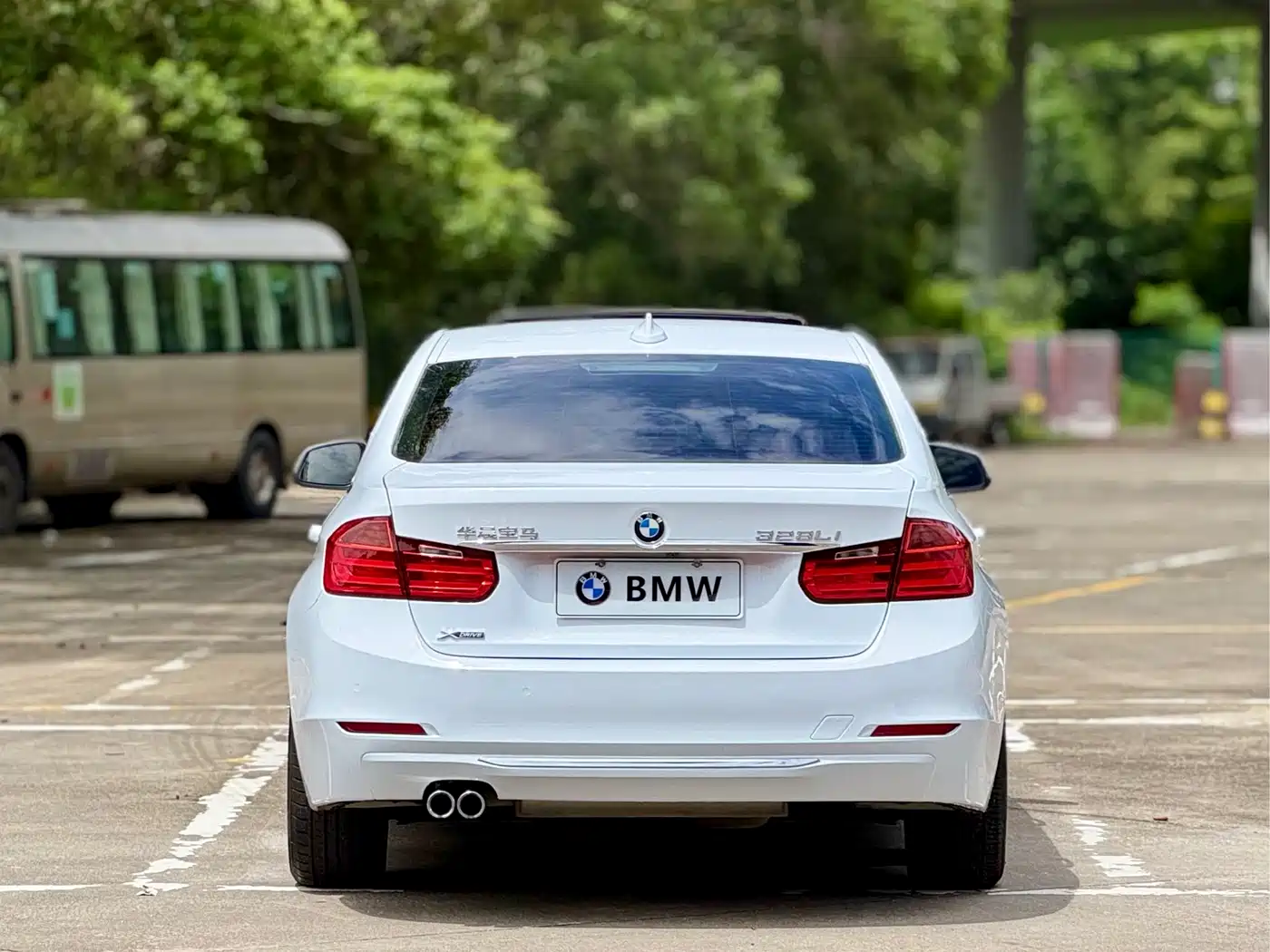 Photo 23 - BMW 3 Series