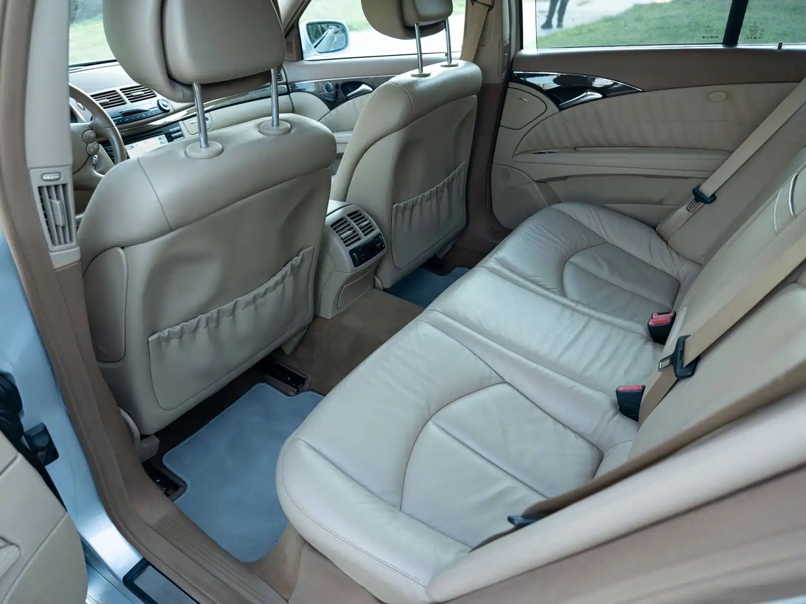 صورة 10 - Mercedes-Benz E-Class