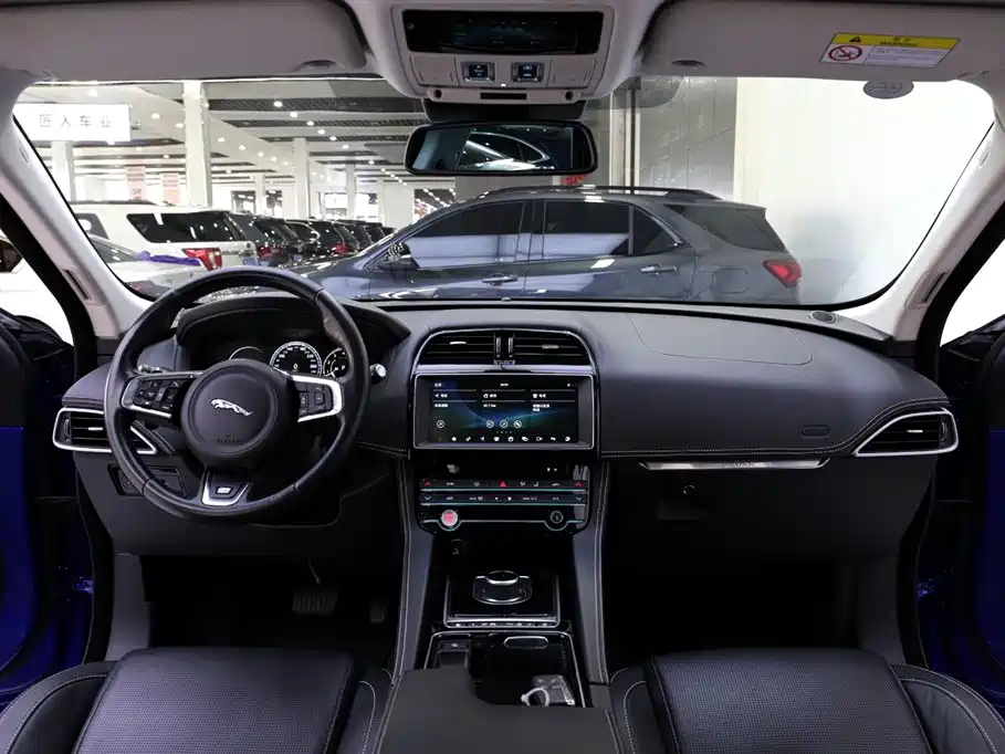 Jaguar F-PACE 2018 3.0 SC 4WD R-Sport Edition фото 9
