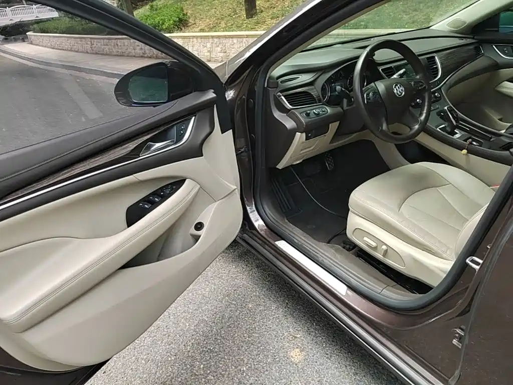 Photo 16 - Buick LaCrosse