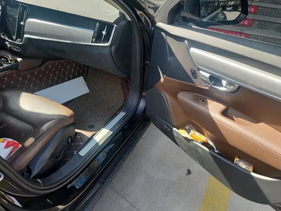 Фото 8 - Volvo S90