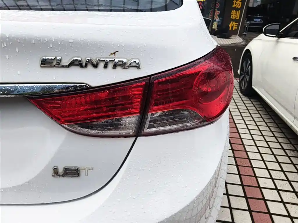 Hyundai Langdong 2012 1.6L Automatic Fashion фото 8