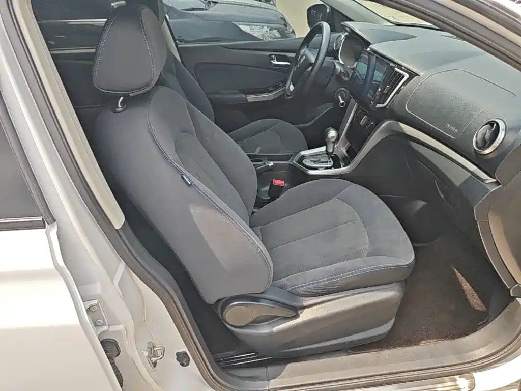 Venucia T70 2017 2016 2.0L CVT Rui Xing Edition