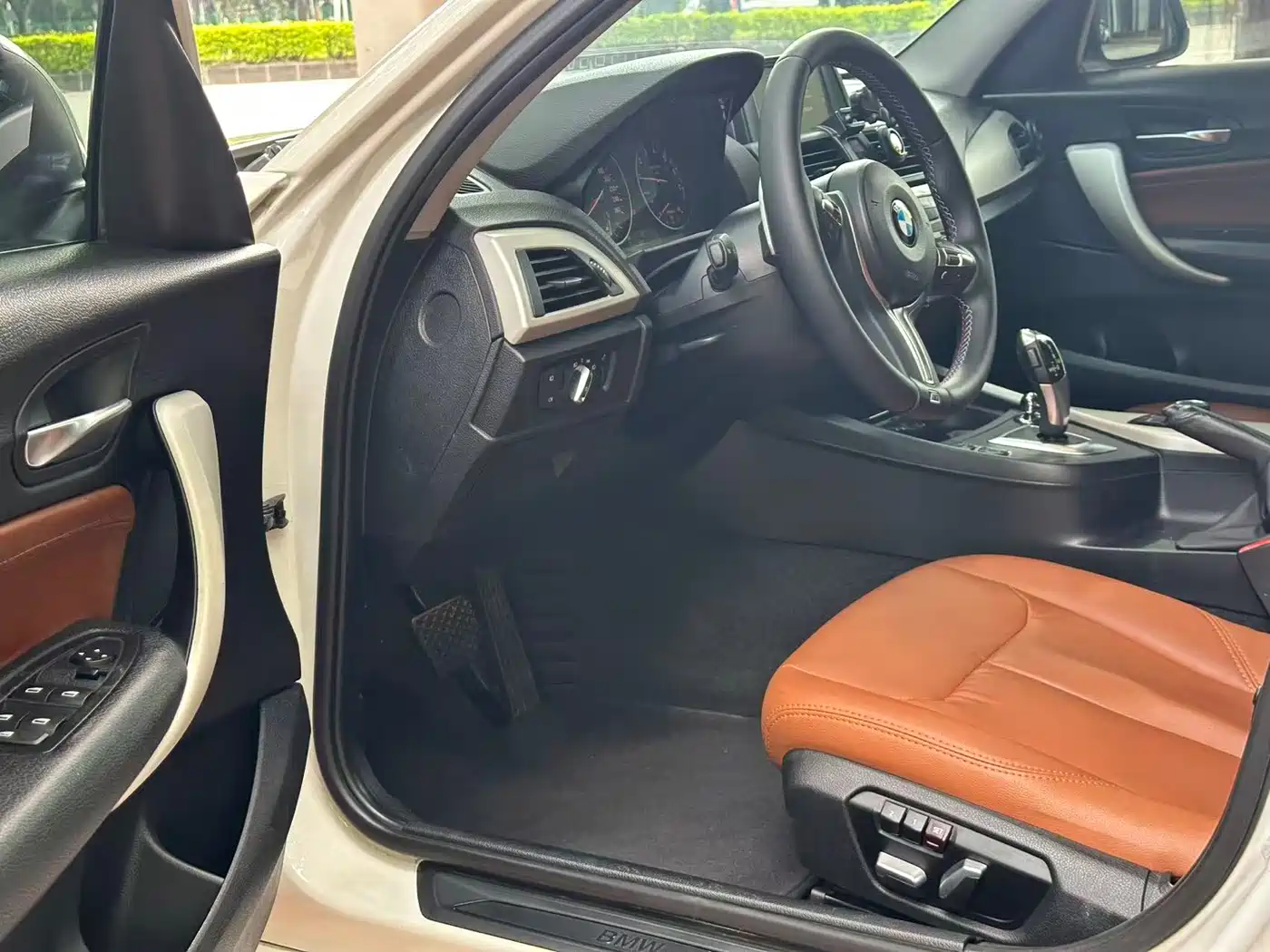 BMW 1 Series (Import) 2015 120i Leading фото 6