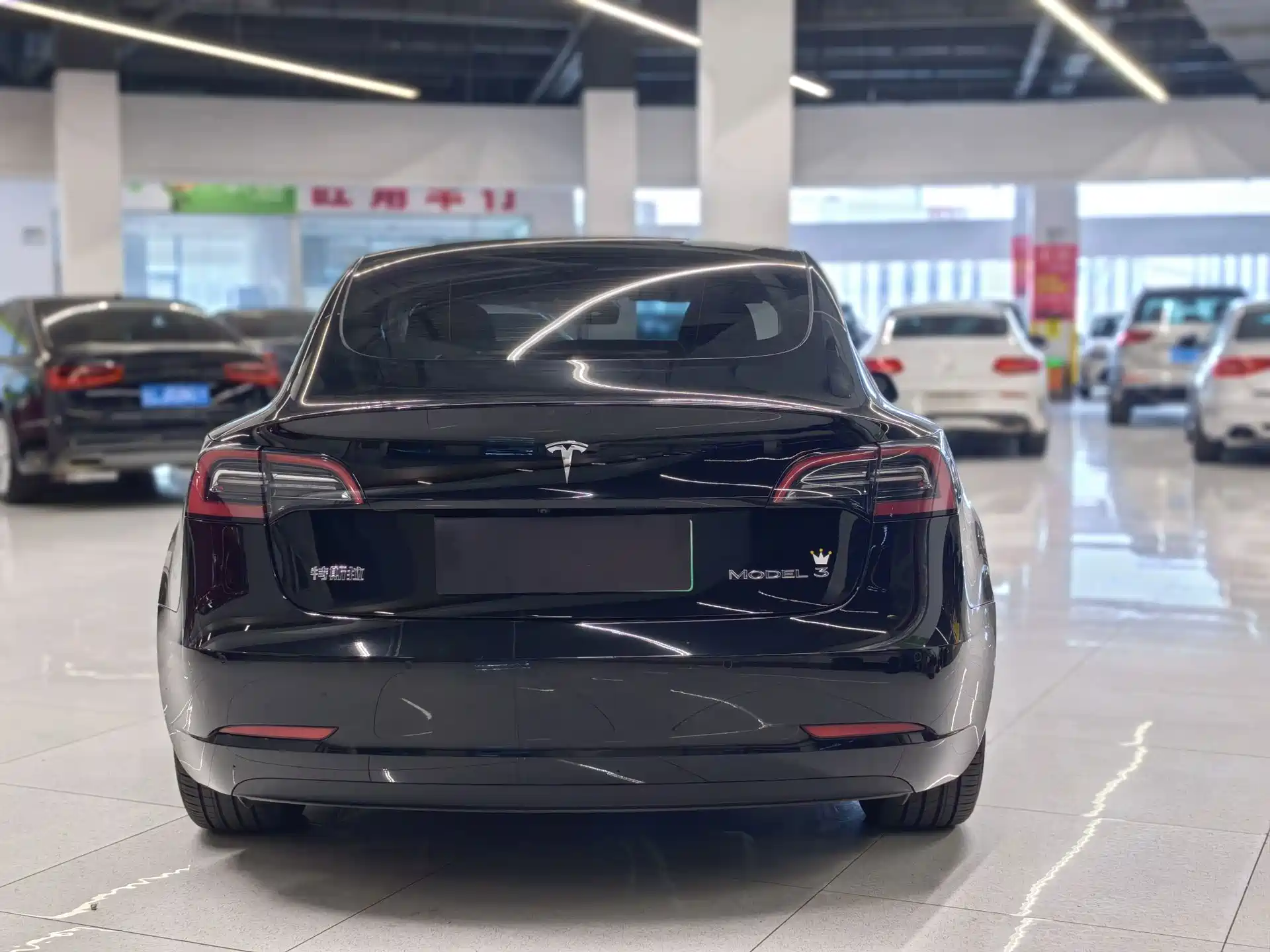 Фото 4 - Tesla Model 3