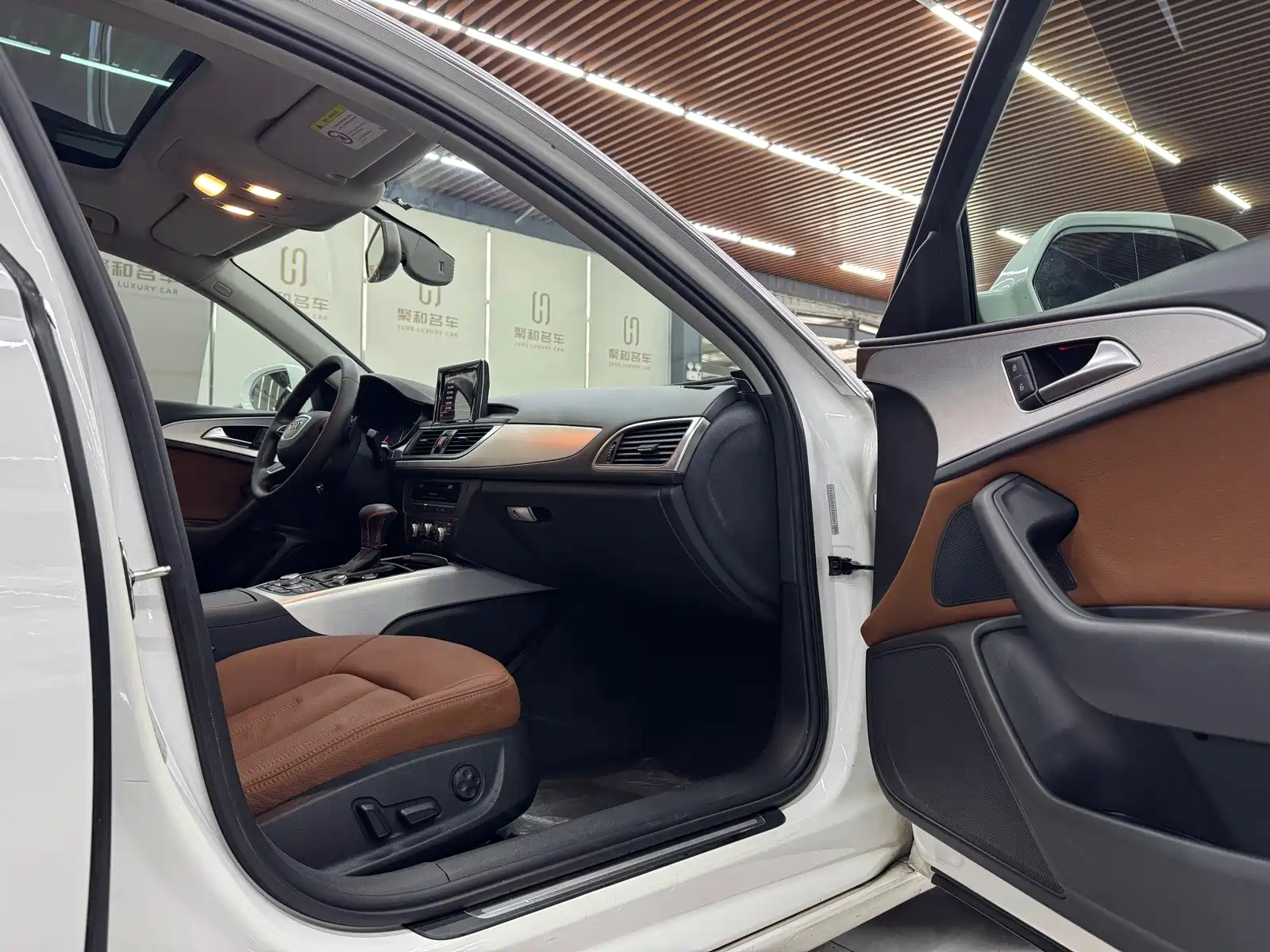 Фото 12 - Audi A6L