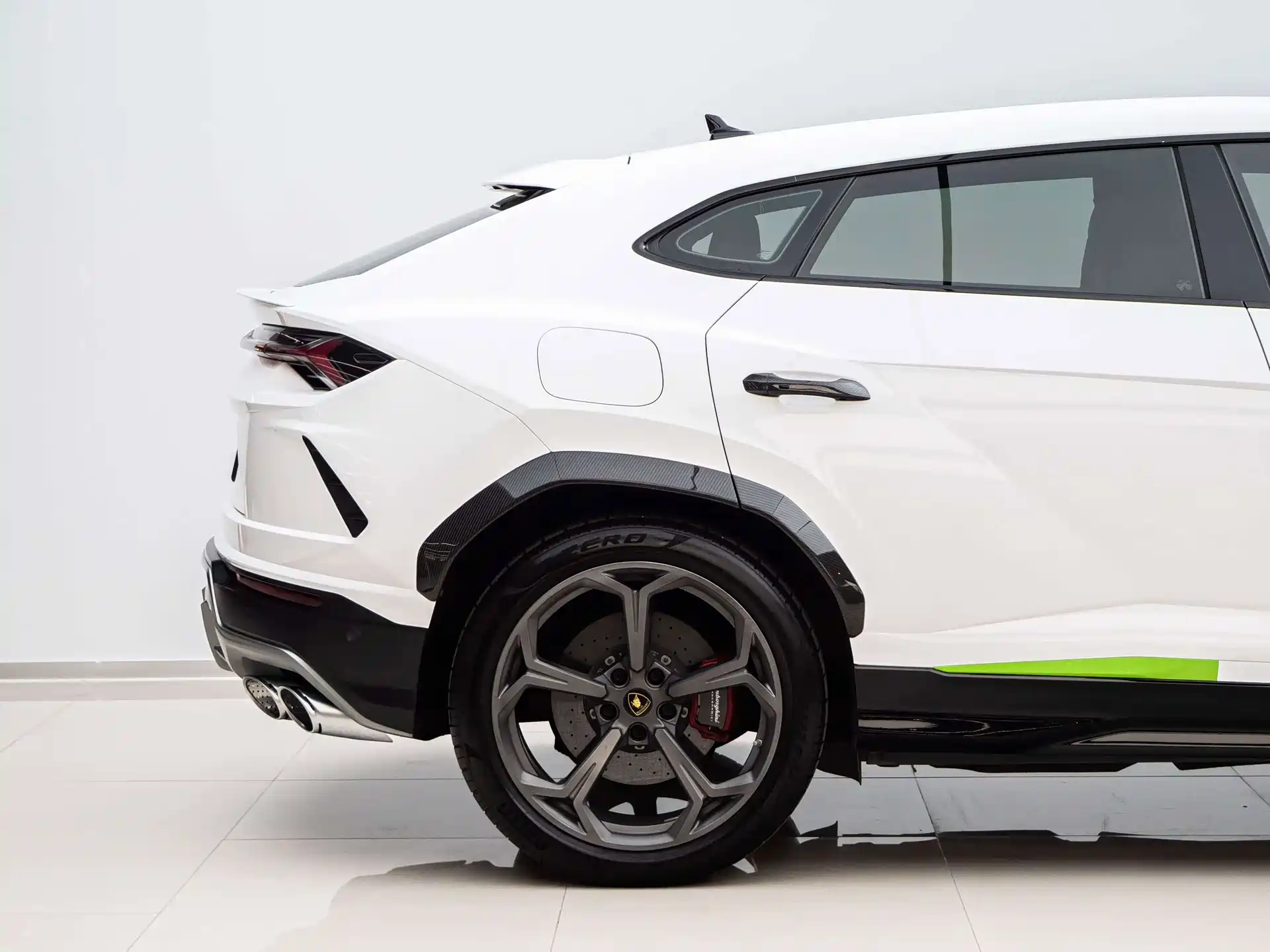 Фото 8 - Lamborghini Urus