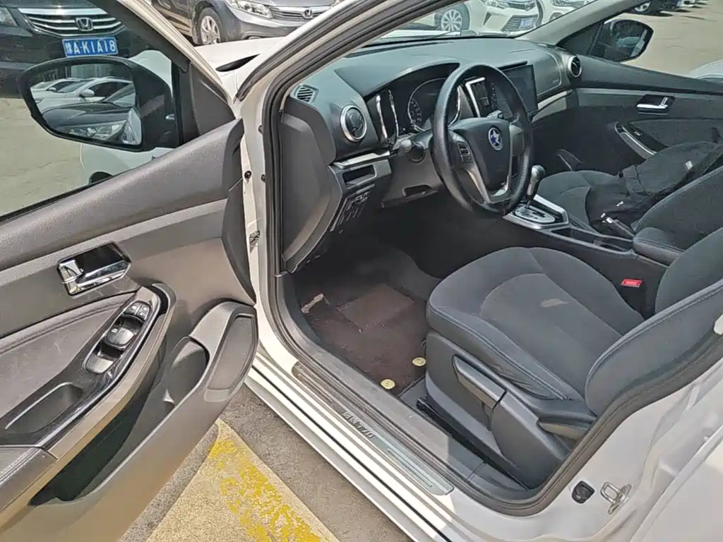 Venucia T70 2017 2016 2.0L CVT Rui Xing Edition