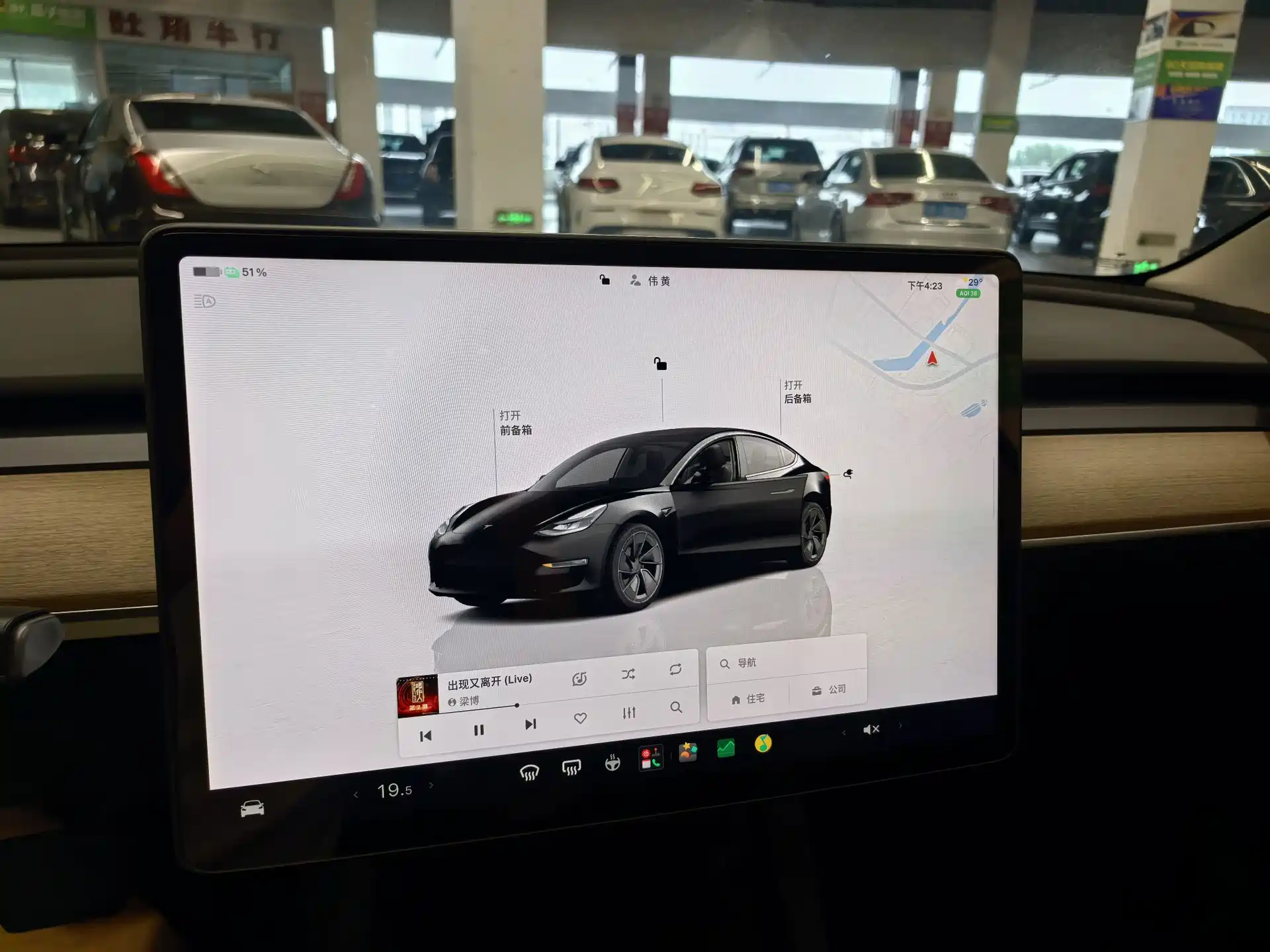 Фото 10 - Tesla Model 3