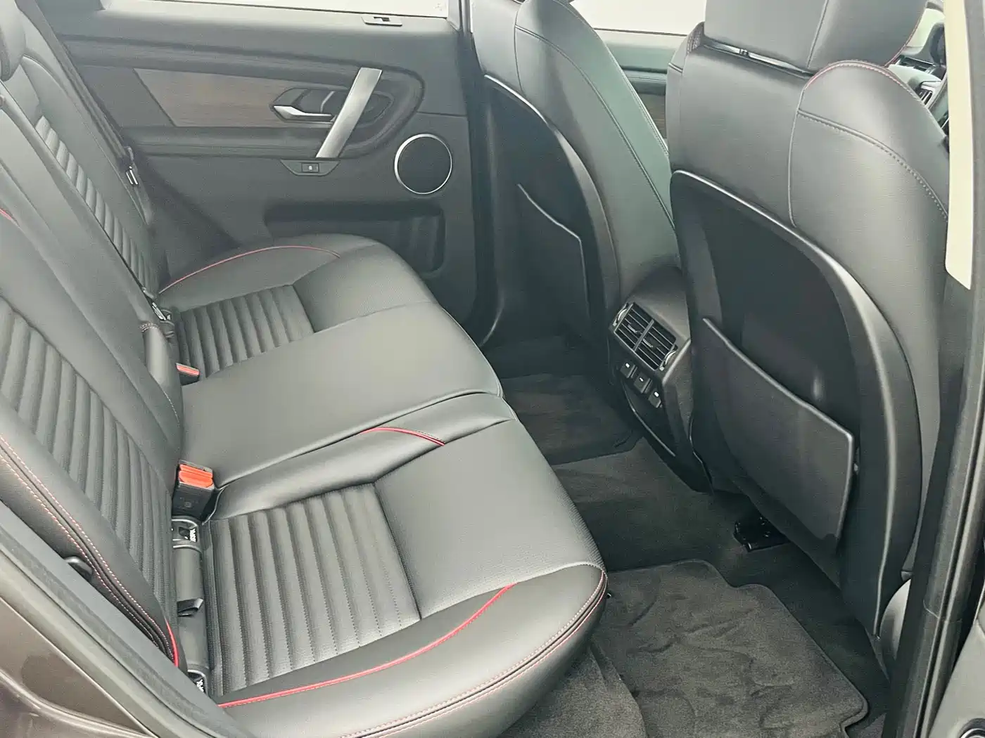 Land Rover Discovery Sport 2023 249PS R-Dynamic S Performance Version фото 12