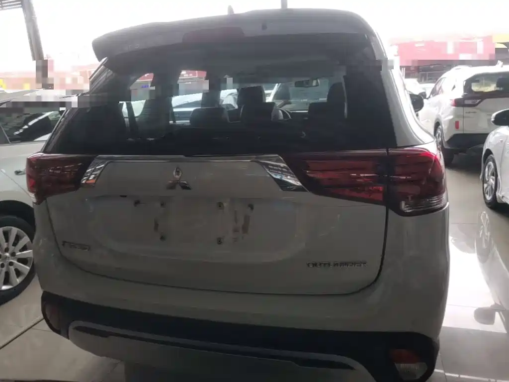 Фото 6 - Mitsubishi Outlander