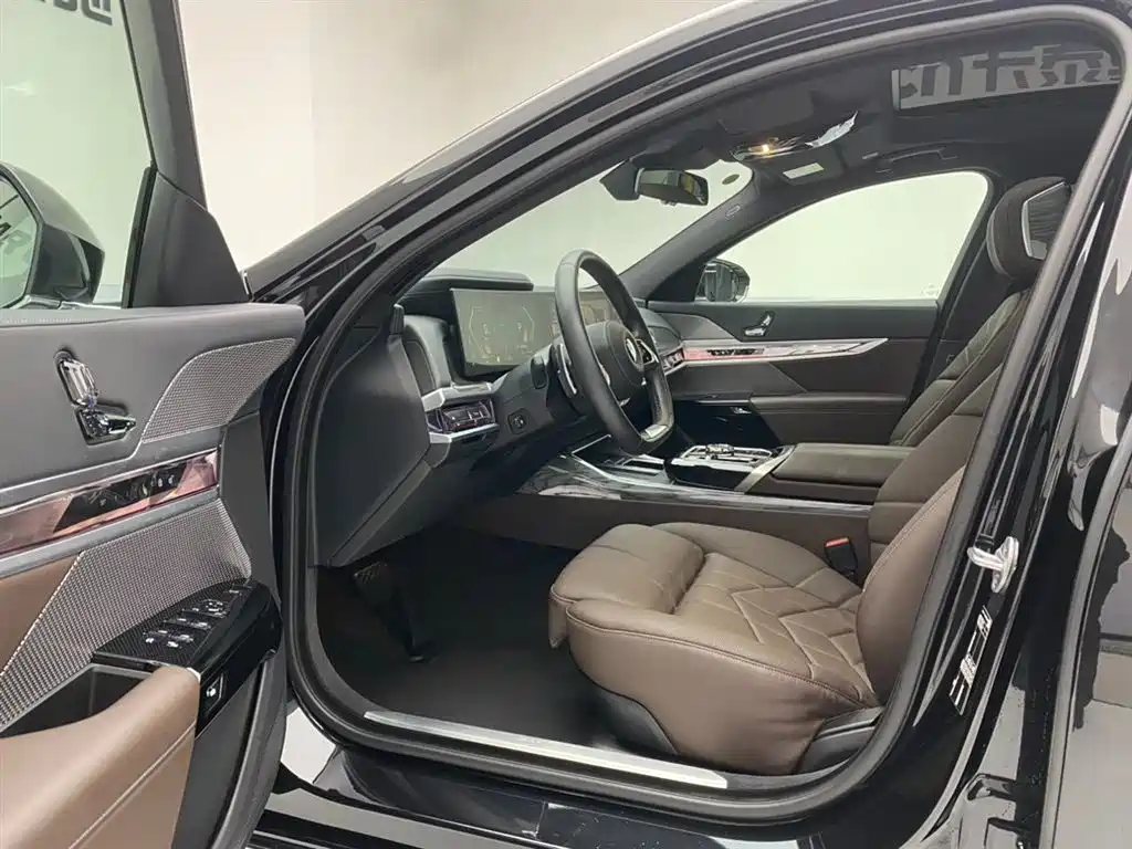 BMW 7-SERIES