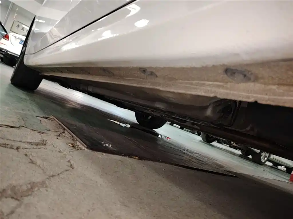Hyundai Elantra 2021 1.5L CVT LUX Premium Edition фото 22