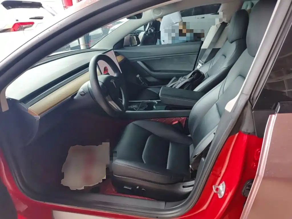 Фото 15 - Tesla Model 3