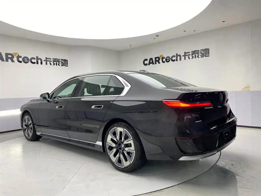 BMW 7-SERIES