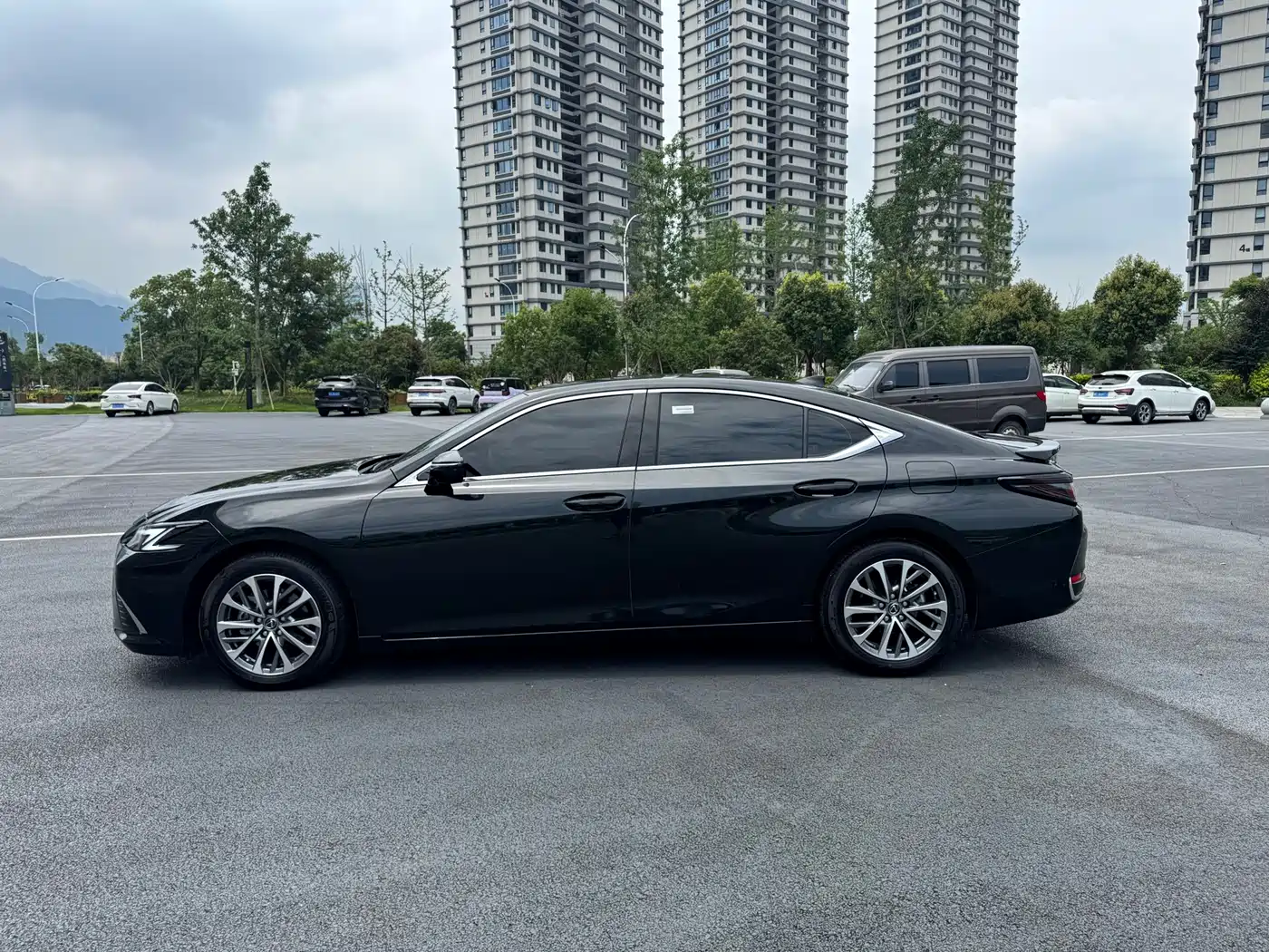 Lexus ES 2026 2025 300h Ultimate Edition