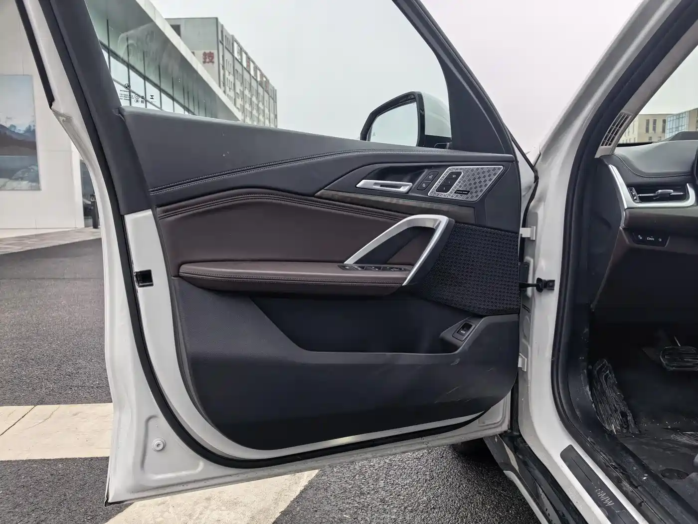 BMW iX1 2023 xDrive30L X Design Package фото 8
