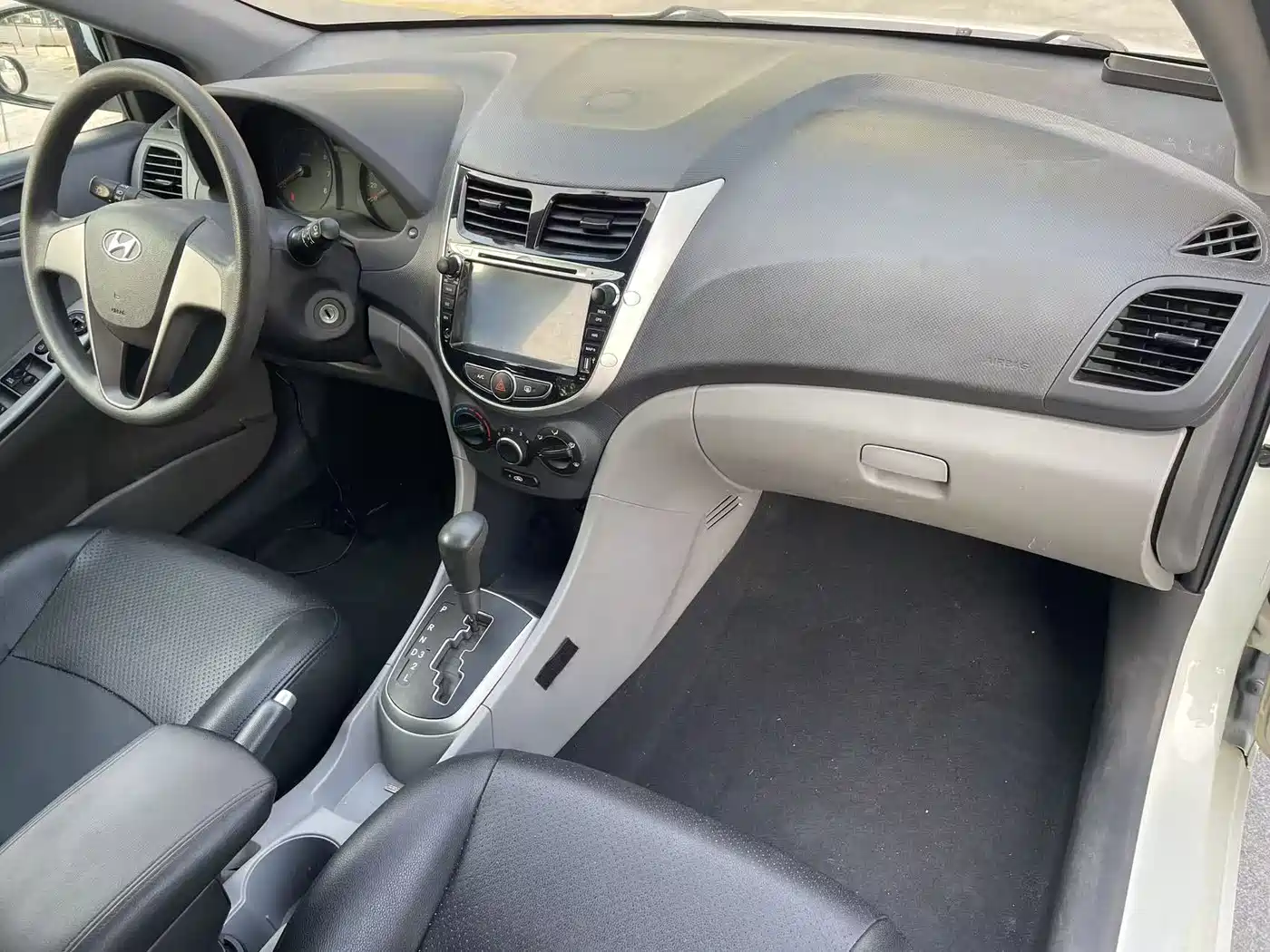 Hyundai Verna 2014 1.4L Automatic Smart GLS фото 15