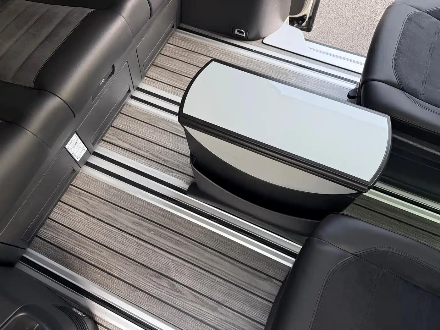 Volkswagen Multivan 2018 2.0TSI 4WD Premium Edition 7-Seater фото 16