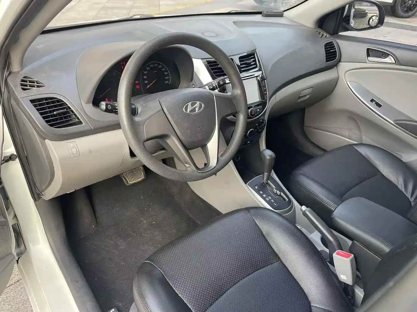 Hyundai Verna 2014 1.4L Automatic Smart GLS фото 10