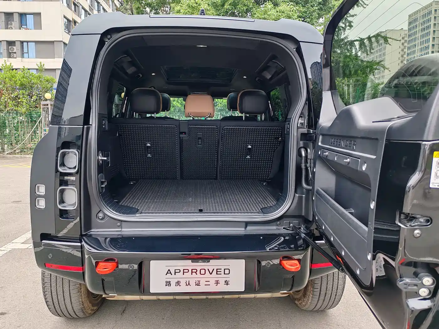 Land Rover Defender 2025 110 3.0T P400 X фото 15