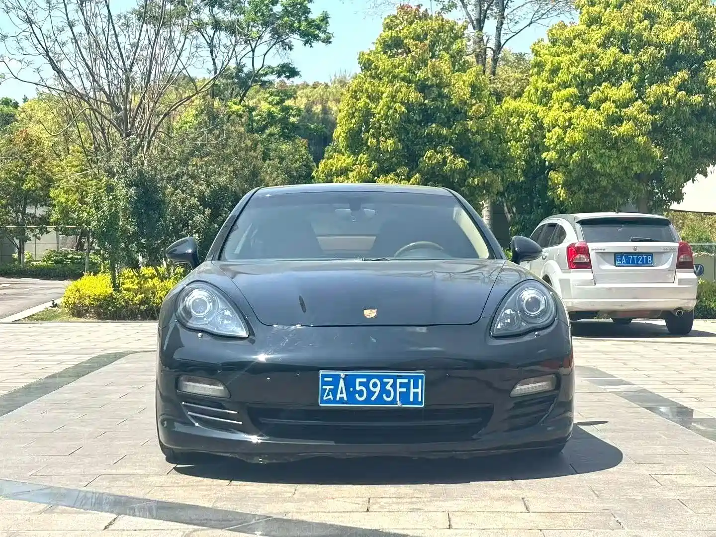 Photo 2 - Porsche Panamera