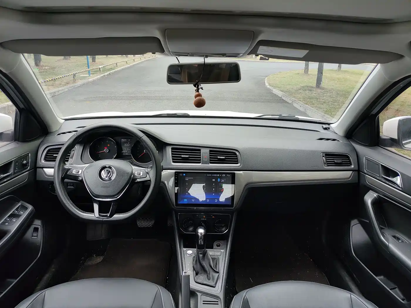 Volkswagen Lavida 2017 1.6L Automatic Comfort Edition фото 8