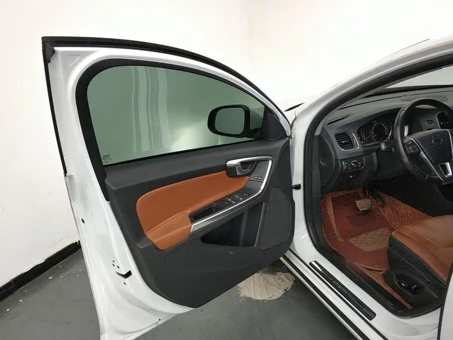 Фото 7 - Volvo S60