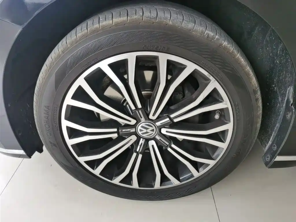 Volkswagen Phideon 2018 Facelift 380TSI FWD Business фото 23