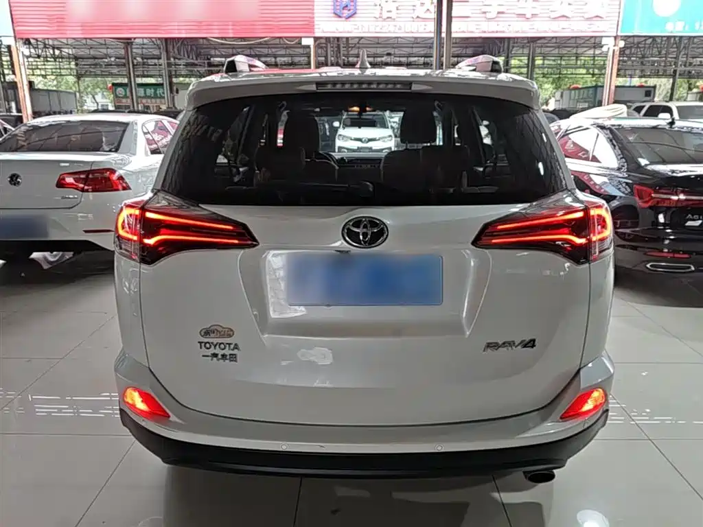 Toyota RAV4 Rongfang 2016 2.0L CVT 2WD Urban (China V) фото 6