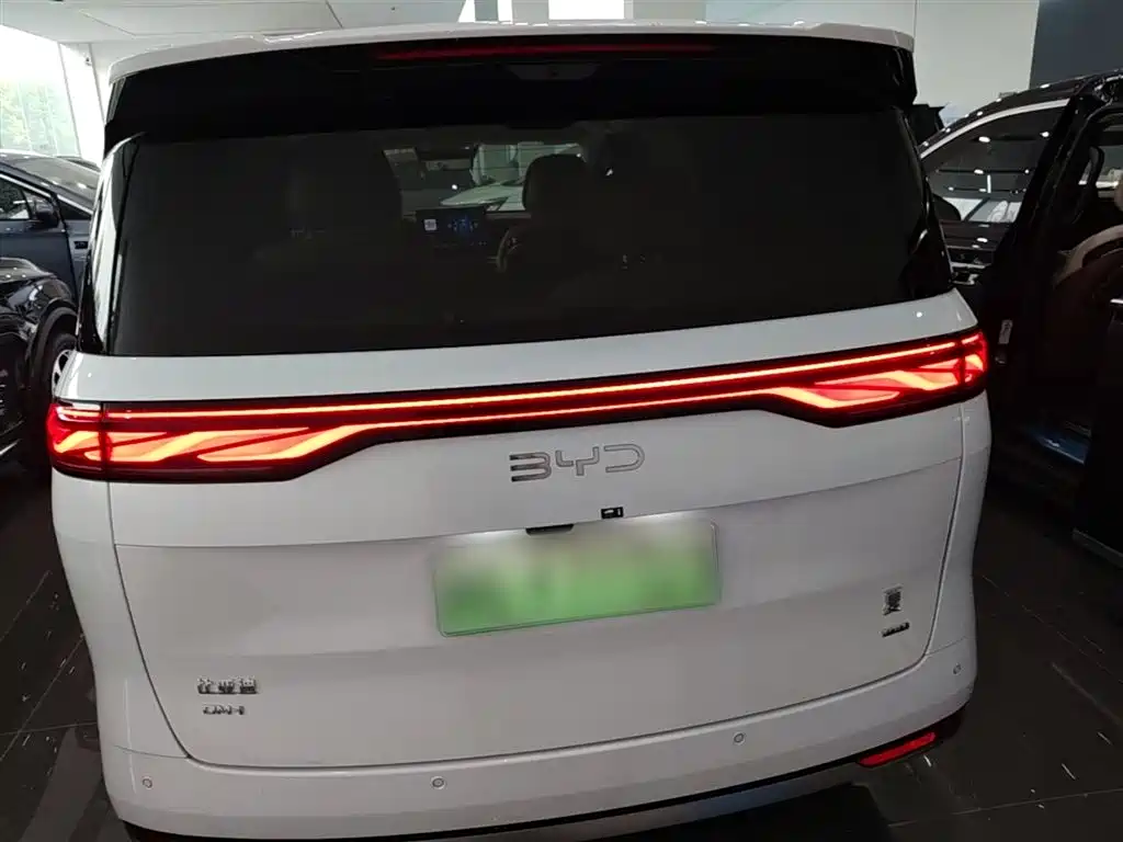BYD Xia 2025 DM-i 1.5T 180km Excellence фото 6