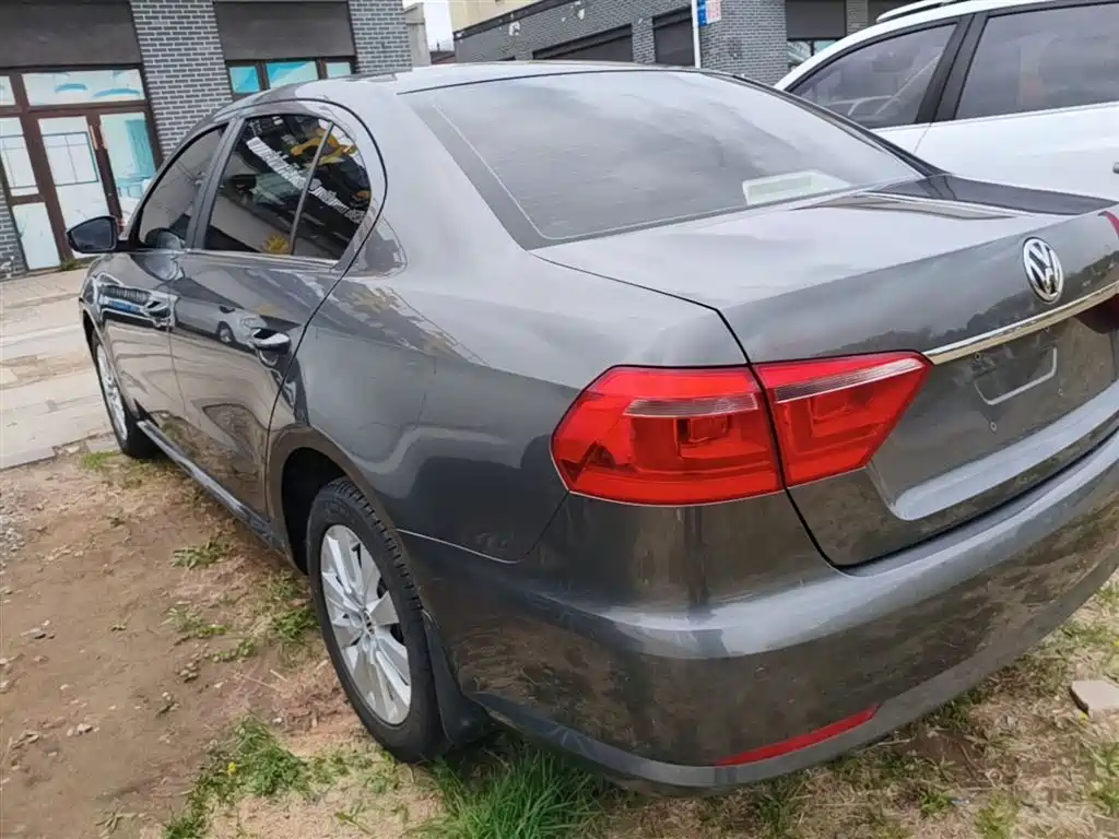 Volkswagen Lavida 2013 Facelift Classic 1.6L Automatic Comfort фото 5